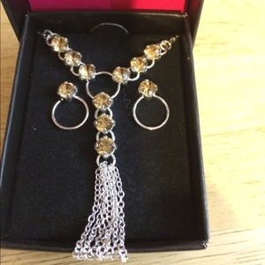 Avon Necklace and Earings Set
